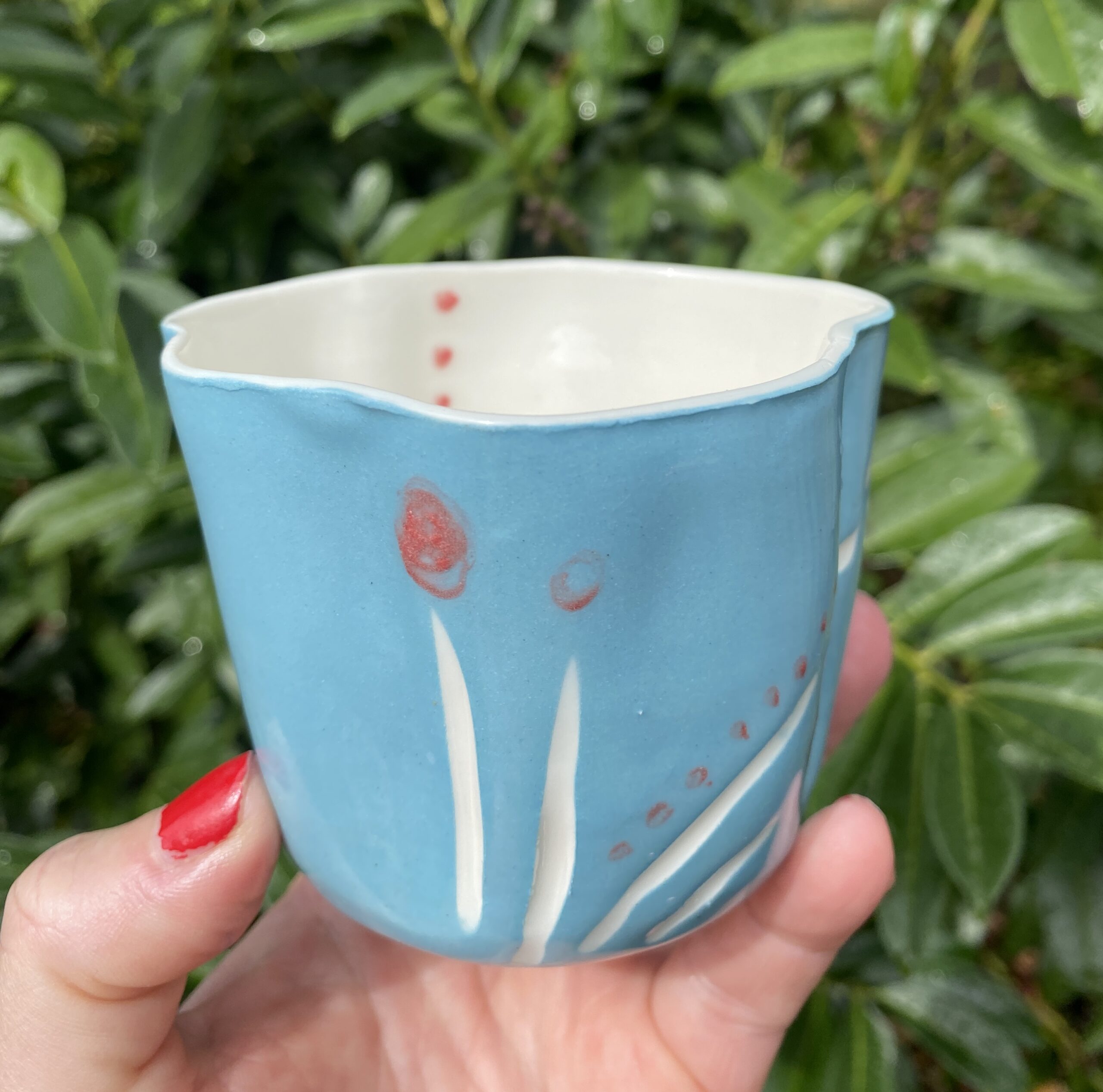 Porcelænskop blå med skraveringer 8746